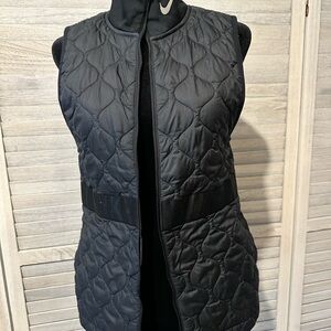 Nike Black Quilted Vest with High Collar and Fitted Silhouette